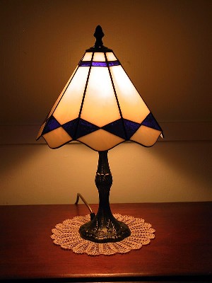 Eight sided geometric lamp